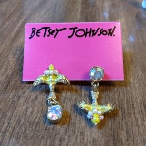 NWT Goldtone Betsey Johnson yellow bird earrings